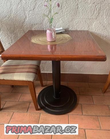 Restaurační stoly a židle