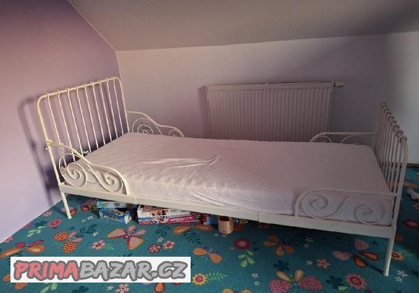 rostouci-postel-kovova-rost-matrace-minimalne-pouzita
