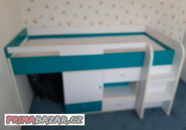 detska-patrova-postel-se-skrinkou-moli