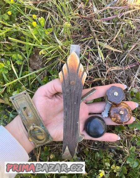 Staré retro úchytky