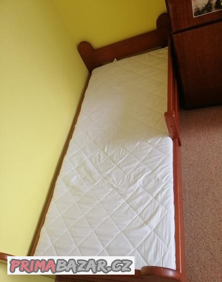 detska-drevena-masivni-postel