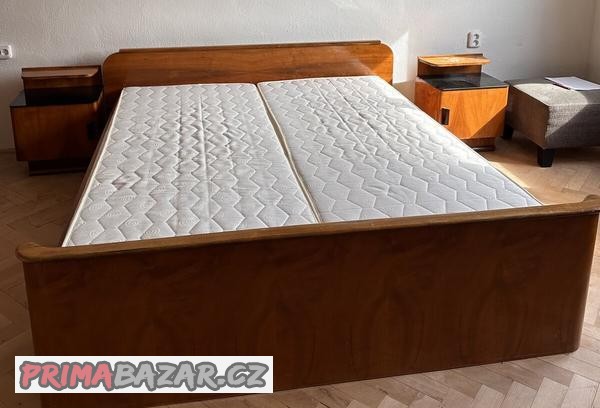 drevena-postel-vcetne-matraci-a-rostu