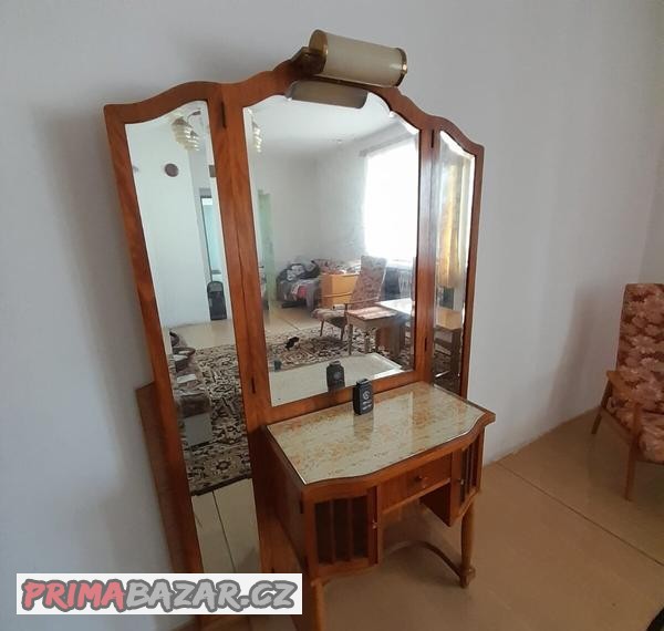 Prvorepublikový nábytek