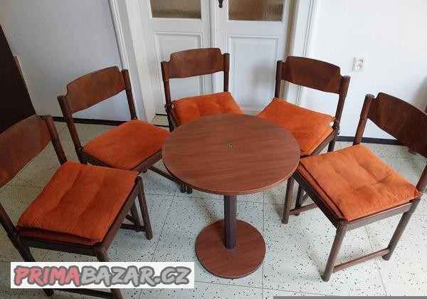 zidle-5-ks-s-polstrovanym-sedakem-a-kulaty-stolek