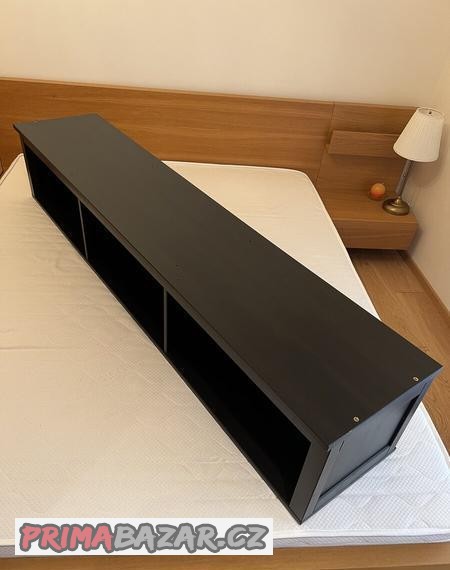 zavesna-police-ikea-hemnes