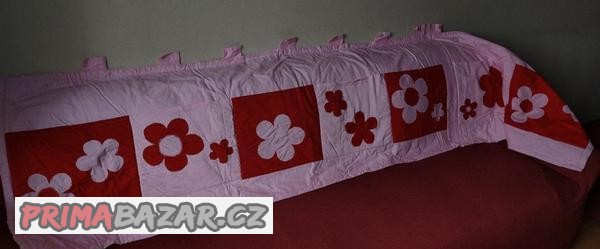 divci-rohovy-kapsar-s-prehozem-na-postel