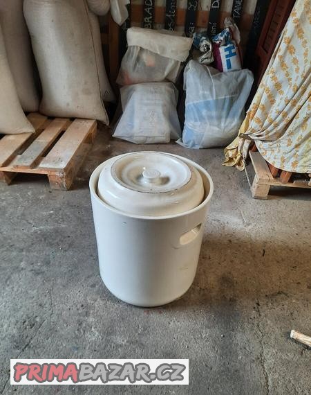 zelak-nadoba-na-zeli-maso