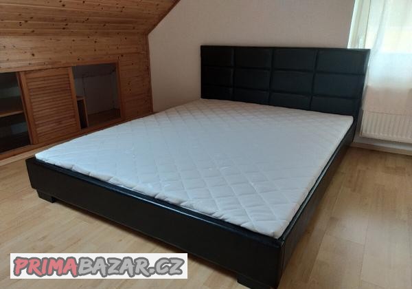 manzelska-postel-160x200-s-lamelovym-rostem-a-matraci-cerna