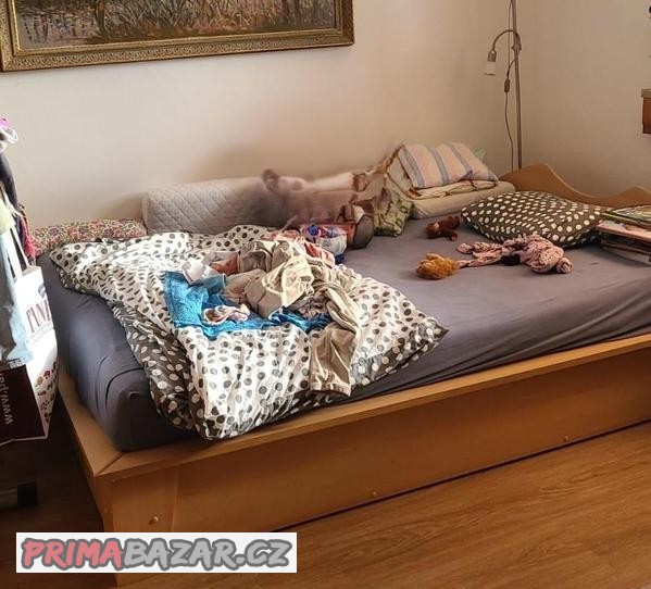 prodej-postele-140-200-s-polohovaci-rostem-a-matraci