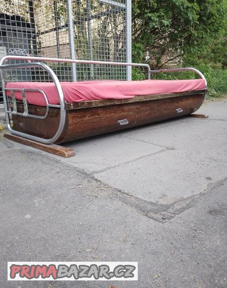 funkcionalismus-gauc-se-zasuvkou