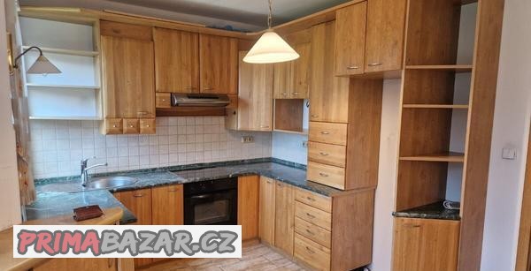 kuchynska-linka-s-drezem-odsavac-a-trouba