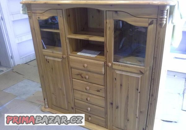 komoda-z-masimu-prosklena