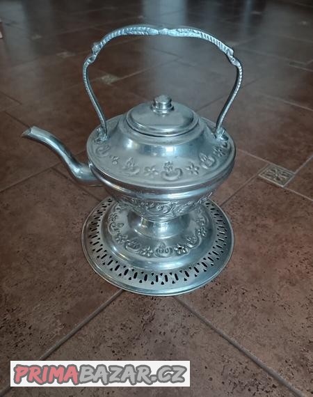 Dekorativní konvička