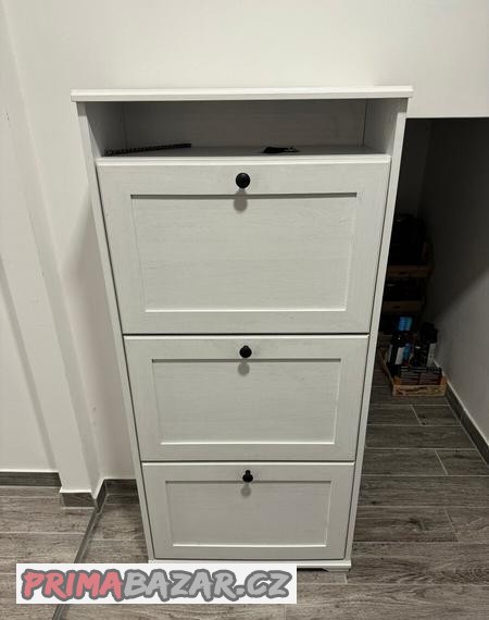 Botník Brusali (IKEA) Botník Brusali (IKEA)