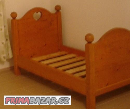detska-drevena-postylka