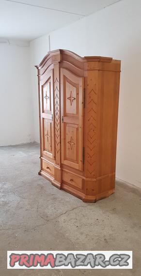 PRODÁM  SKŔIÑ  - CELO MASÌV