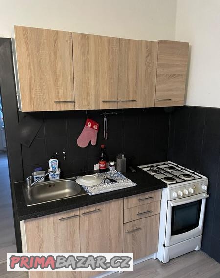 prodam-mensi-kuchyni-vcetne-plynoveho-sporaku