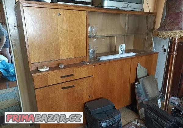 starozitny-sekretar-s-barem-a-vitrinou