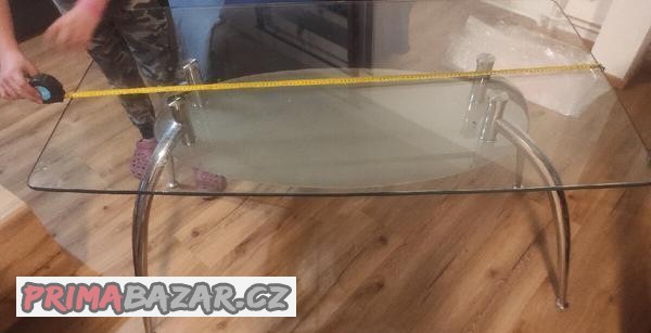 Jídelní stůl skleněný s nerezovými nohami