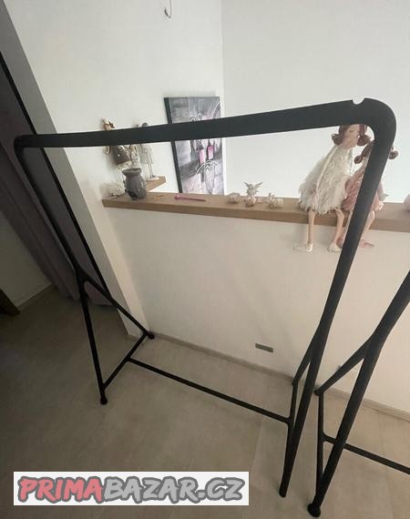 ikea-turbo-satni-stojan-vnitr-venk-cerna-117x59-cm