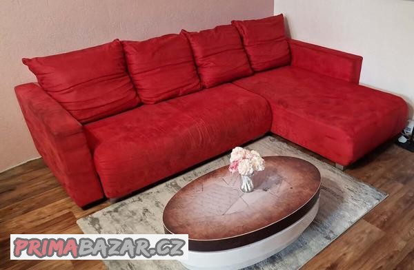 Rozkladací pohovku - červená + 4 ks polštáře.