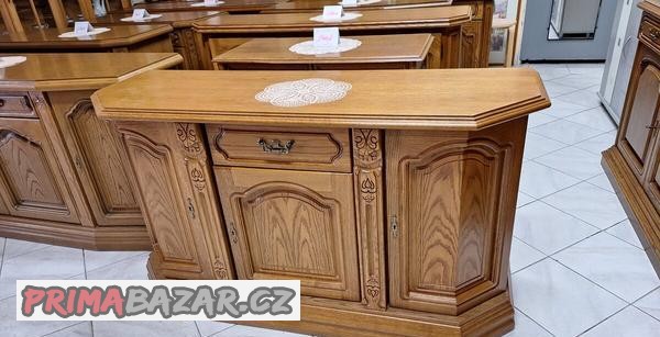 komoda-z-masivu-v-rustikalnim-provedeni