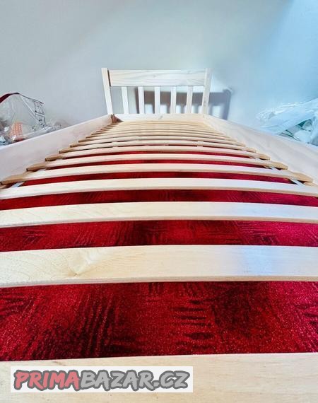 drevena-postel