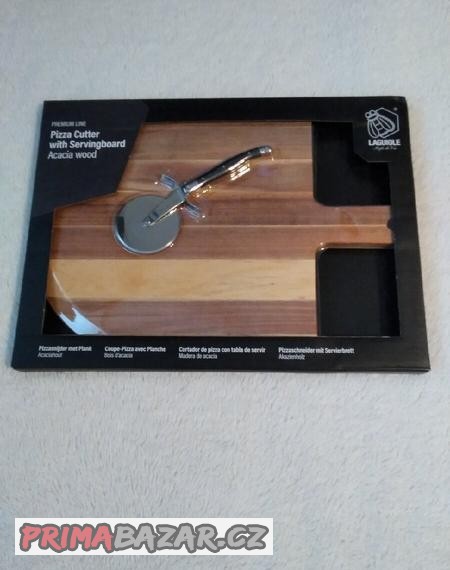 krajec-na-pizzu-s-akaciovym-prkenkem-laguiole-premium-line