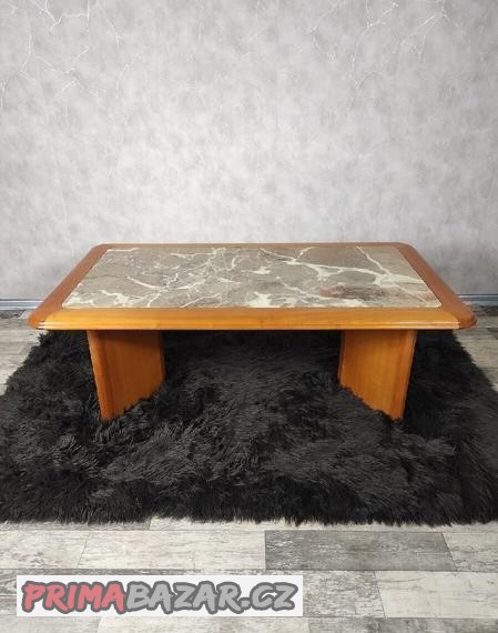 /451/ Mramorový konferenční stolek