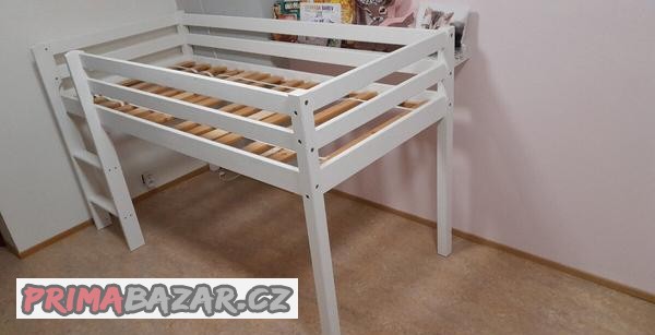 detska-postel-80x180-z-masivu-s-matraci-a-skluzavkou