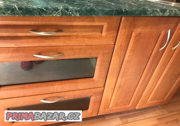 senesi-kuchyne-mdf-dyha-suplata-sklo-8-skrinek