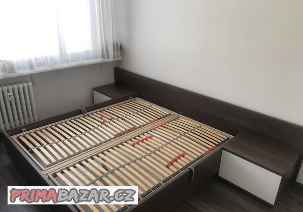prodam-postel-200x180-s-uloznym-prostorem-2x-nocni-stolek