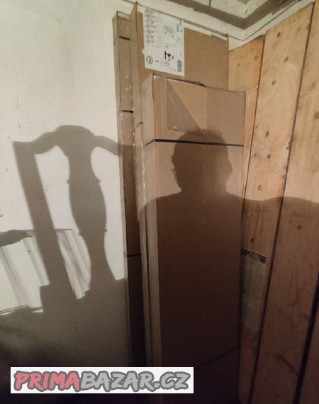 skrinka-nad-postel-mozna-doprava