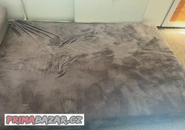 drevena-postel-ikea-s-rosty-matraci