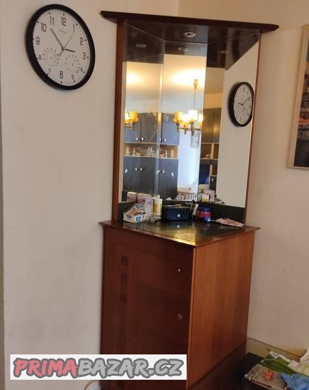 prodavam-barovou-skrin