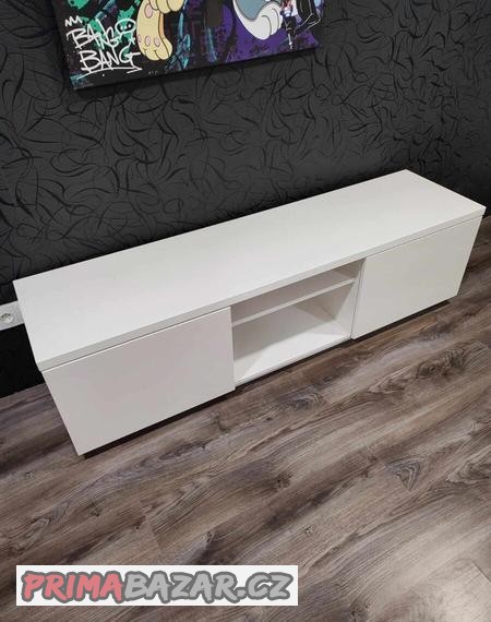 tv-stolek-ikea-byas-leskly-bily