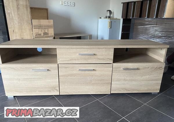 skrinka-pod-televizi