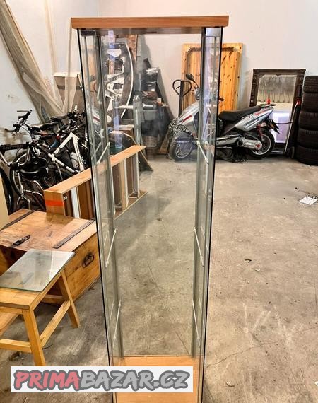 celoprosklena-vitrina