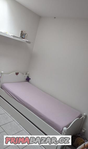 rozkladaci-postel-masiv