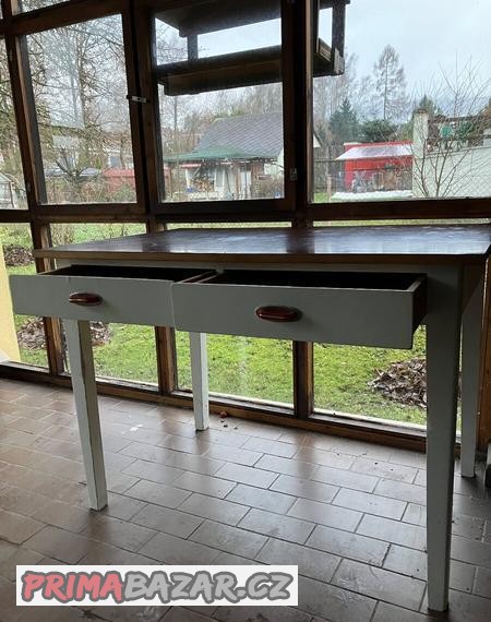 stary-kuchynsky-stul-s-supliky