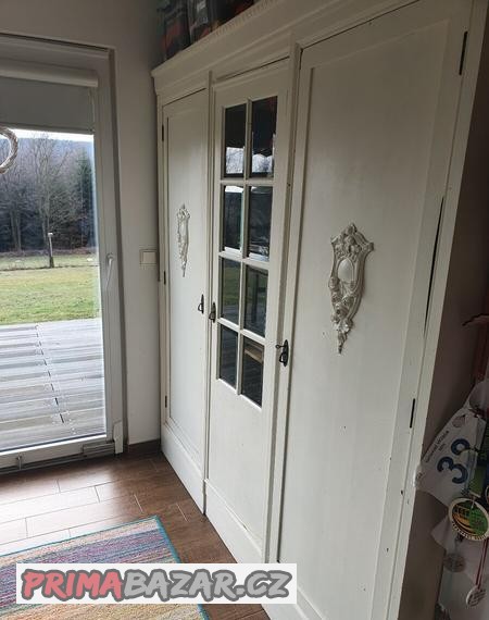 velka-satni-skrin-z-masivniho-dreva-188-x-60-x-201