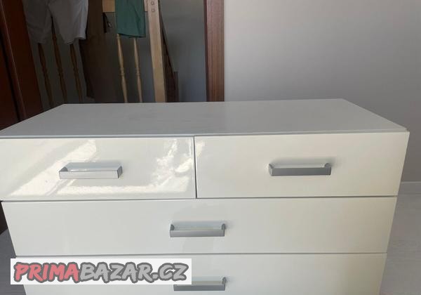 nocni-stolky-a-komoda