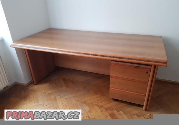 nadstandardni-kancelarsky-psaci-stul-s-kontejnerem