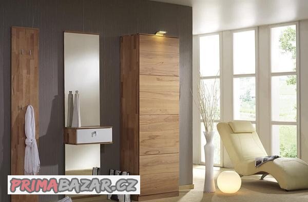 masivni-policova-skrin-meryno