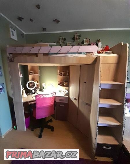 patrova-postel-se-skrini-a-stolem