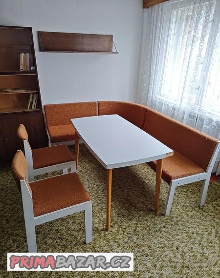 sedacka-do-jidelniho-kouta