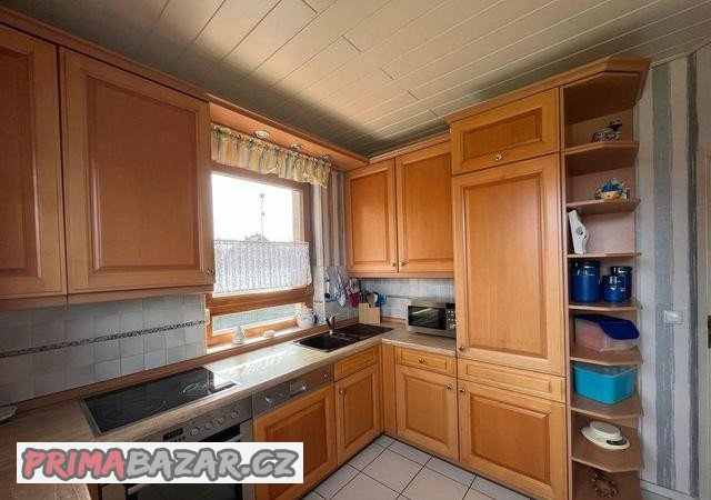 kuchynska-linka-se-spotrebici-masivni-dvirka