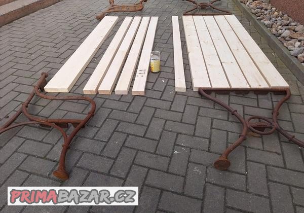 Litinové nohy ke stolu a lavici + dřevěná prkna