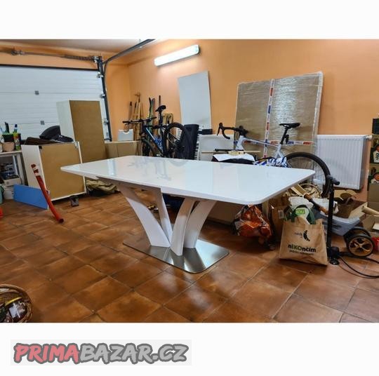 jidelni-stul-novel-bila-rozkladaci