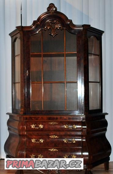 vitrina-v-baroknim-stylu